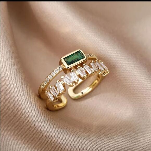 Elegant Gold and Green Gemstone - Picture 2 of 2